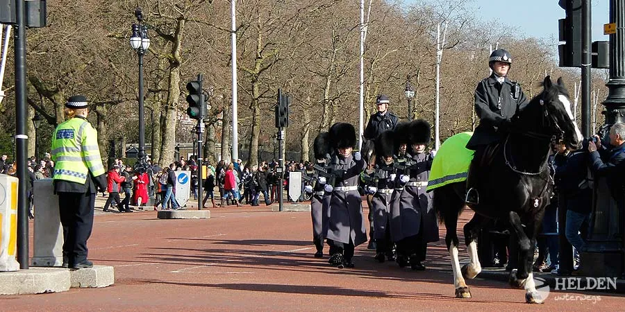 changing_of_the_guards_2